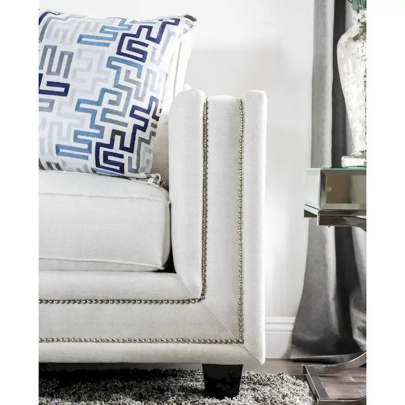 Canapé contemporain en chenille blanc cassé avec clous décoratifs – Fabriqué aux États-Unis