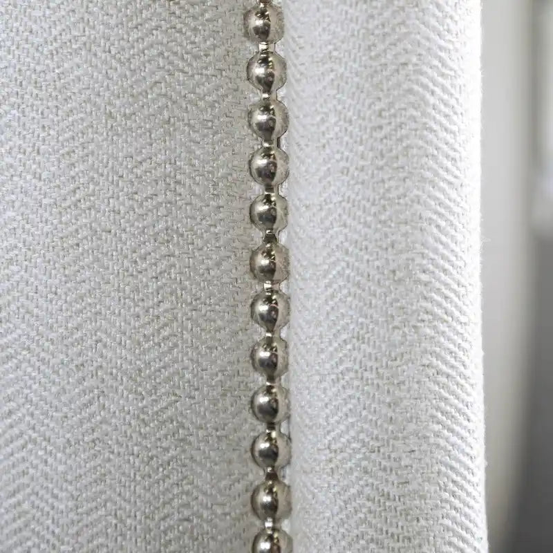 Canapé contemporain en chenille blanc cassé avec clous décoratifs – Fabriqué aux États-Unis